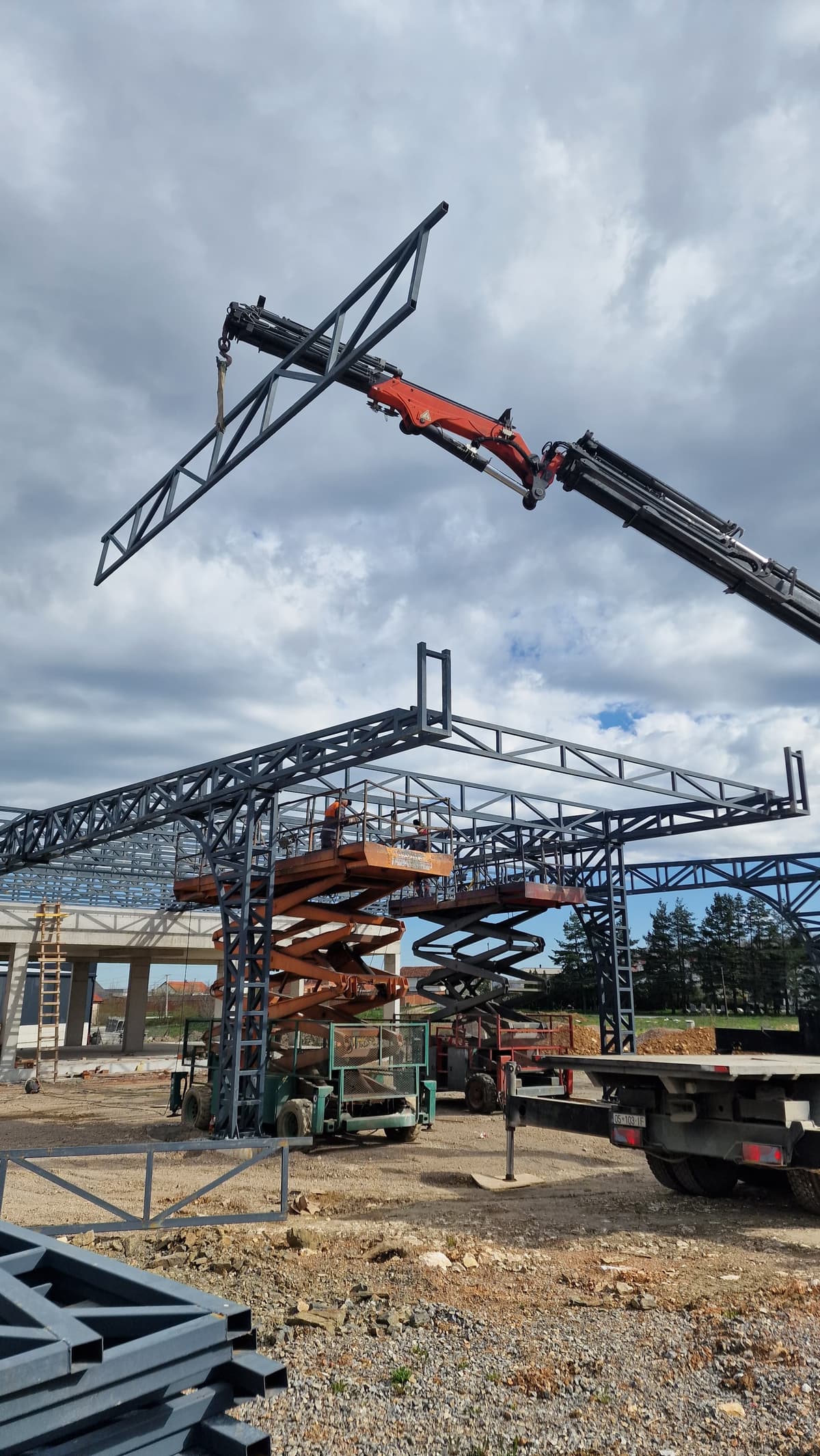 Lala Petrol — Metal construction project 80