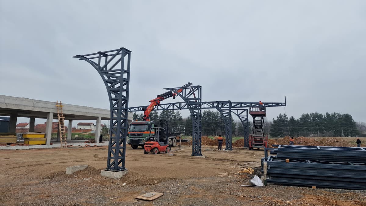 Lala Petrol — Metal construction project 82