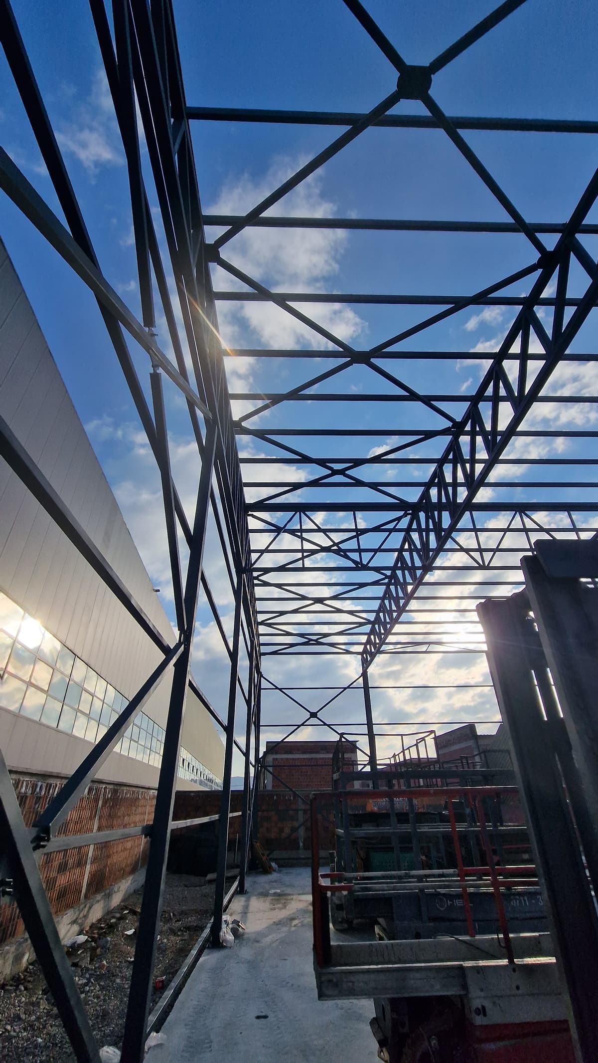 Tire Center Prishtin — Metal construction project 157
