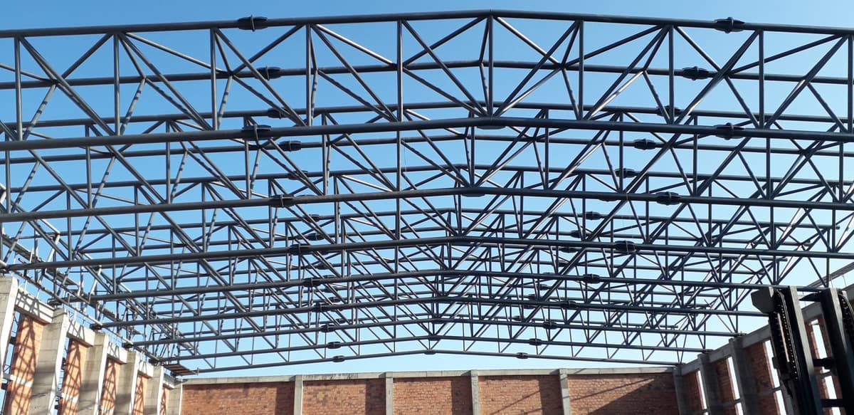 Salla E Sporteve Dhe Panaireve Greme — Metal construction project 117
