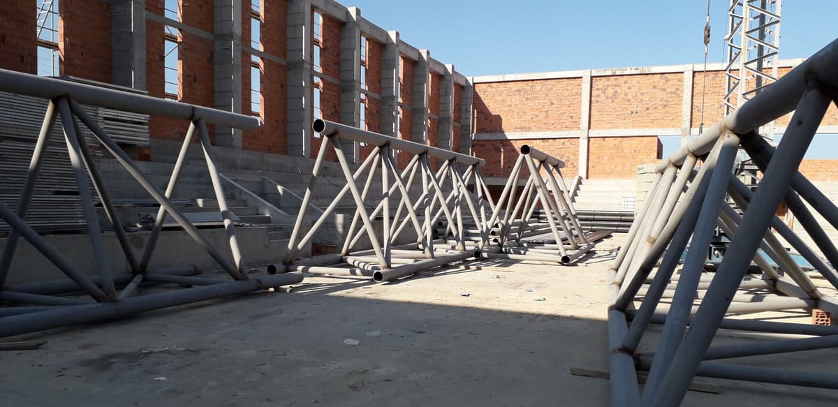 Salla E Sporteve Dhe Panaireve Greme — Metal construction project 121